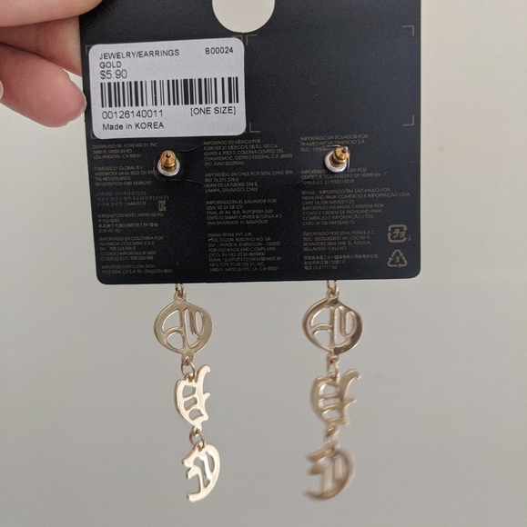 F21 "LOVE" earrings brand-new - Picture 2 of 3